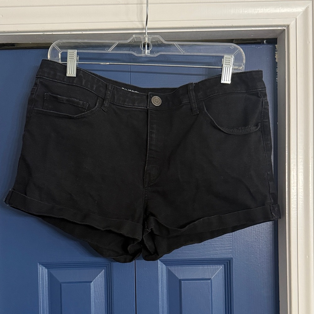 SO Black Low Rise Favorite Shortie Jean Shorts Size 17